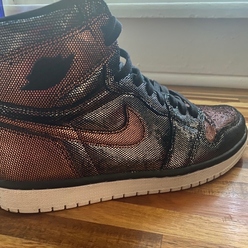 Jordan 1 Retro High Fearless Metallic Rose